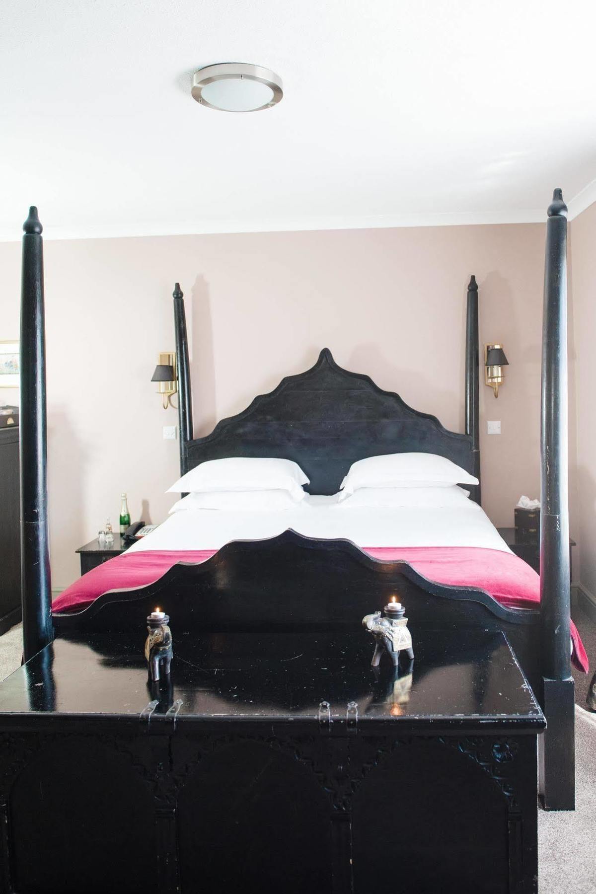 Elephant Hotel Pangbourne Zewnętrze zdjęcie